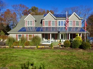 15 Laurel Dr, Oak Ridge, NJ 07438