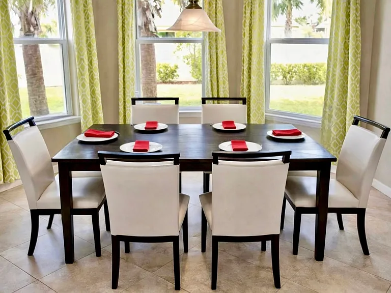 Breakfast Nook / Dining Area