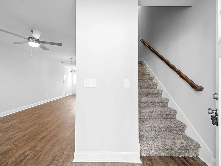 919 Martin St #E — Photo 2