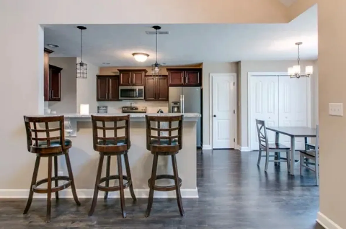 3 bed, 1905 sqft, $2,350 — Photo 4