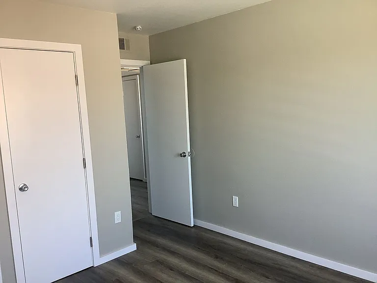 4576 Florence Ave — Photo 21