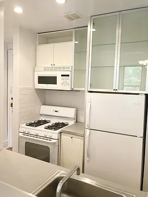 Rented by City Connections Realty | media 4