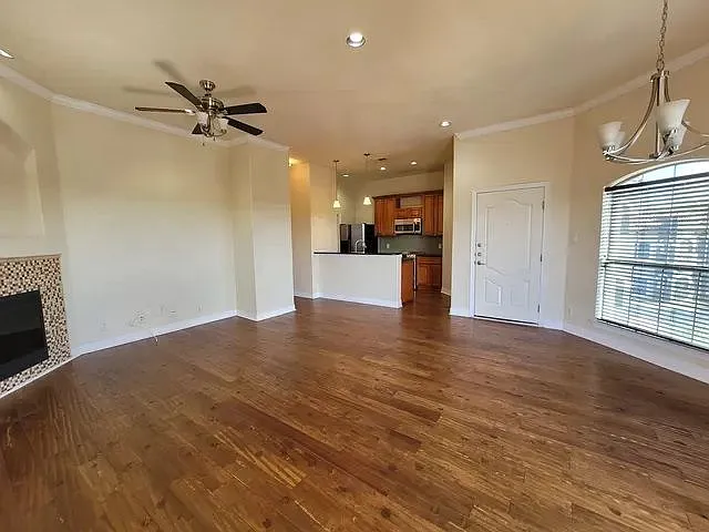 2 bed, 2.0 bath, 1102 sqft, $1,349 — Photo 2