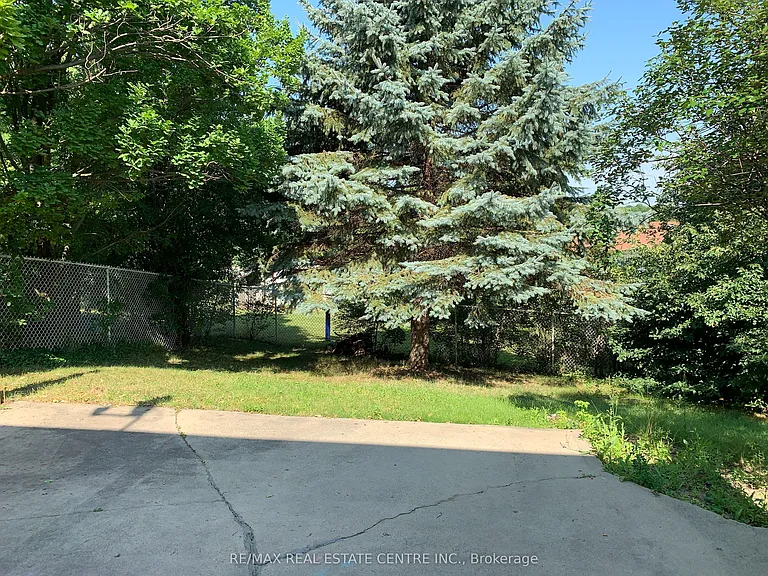 14 Sandsprings Cres — Photo 31