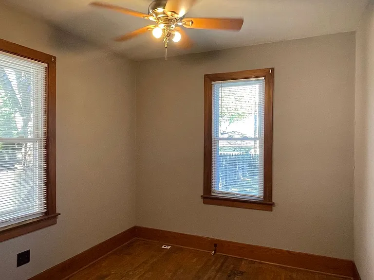 904 N Busey Ave — Photo 7