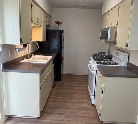 5th image of 8105 Exmoor Dr #A