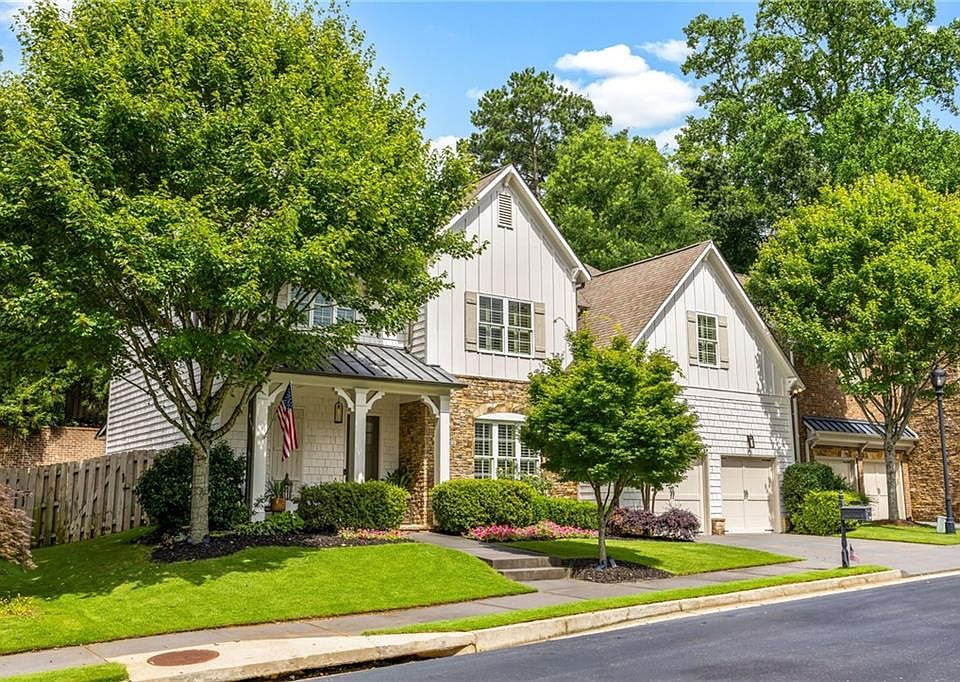 1st image of 320 Valley Brook Way NE
