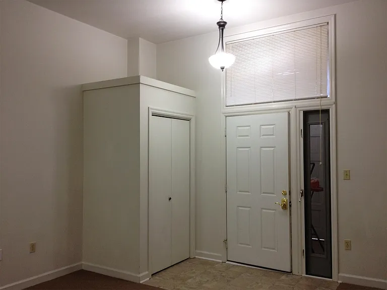 969 E Orange St — Photo 2