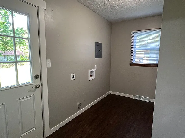 2535 S Prospect Ave — Photo 17