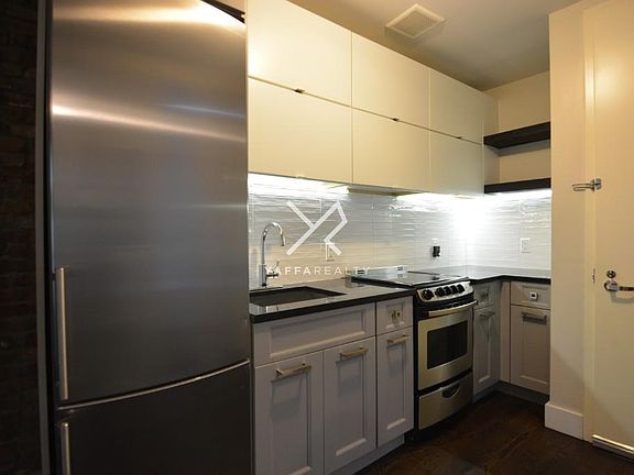 5th image of 810 Saint Johns Pl #R1