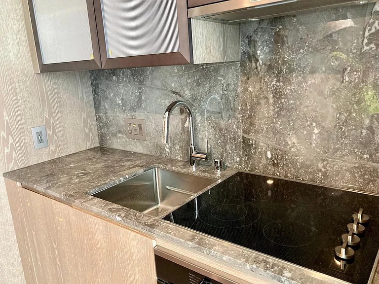 1000 Auahi St #733 — Photo 3