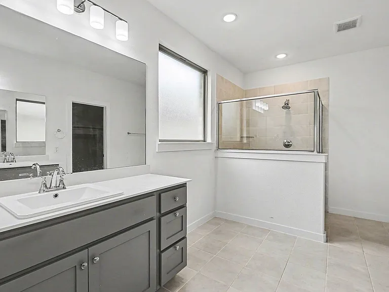 2653 Keokuk St — Photo 17