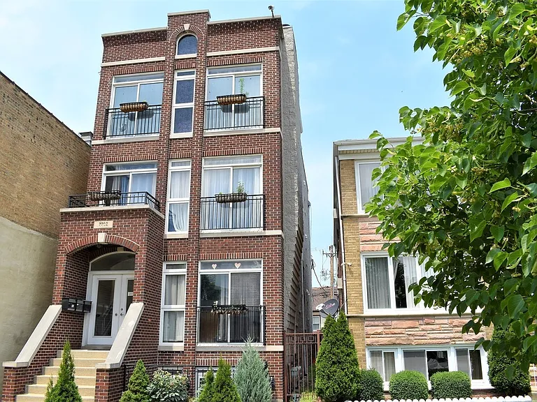 7702 W Addison St #3 — Photo 1