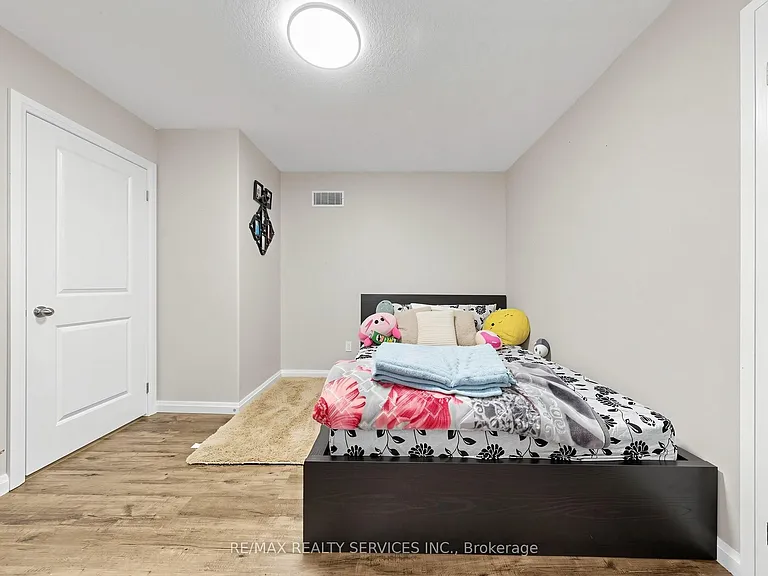 291 Hardcastle Dr — Photo 26