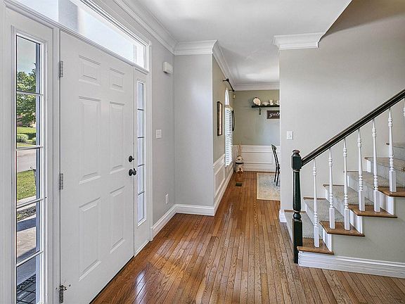 3rd image of 8762 Hollingsfield Dr
