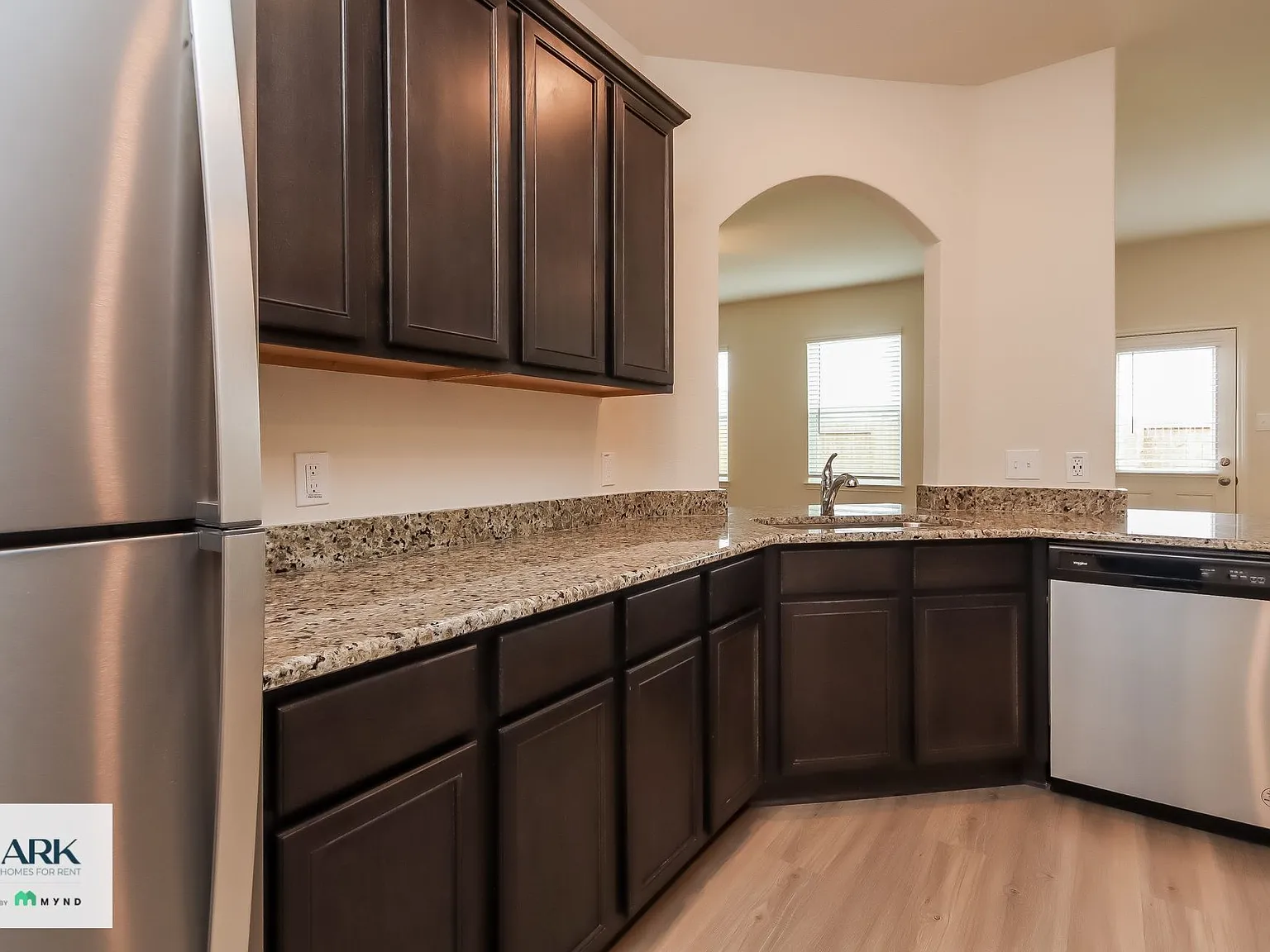 3 bed, 2.5 bath, 2046 sqft, $2,116 — Photo 3