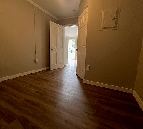 4th image of 1848 Orangeburg St #11390785