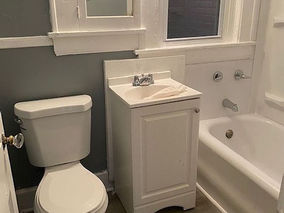 5th image of 26 E Tallmadge Ave #200
