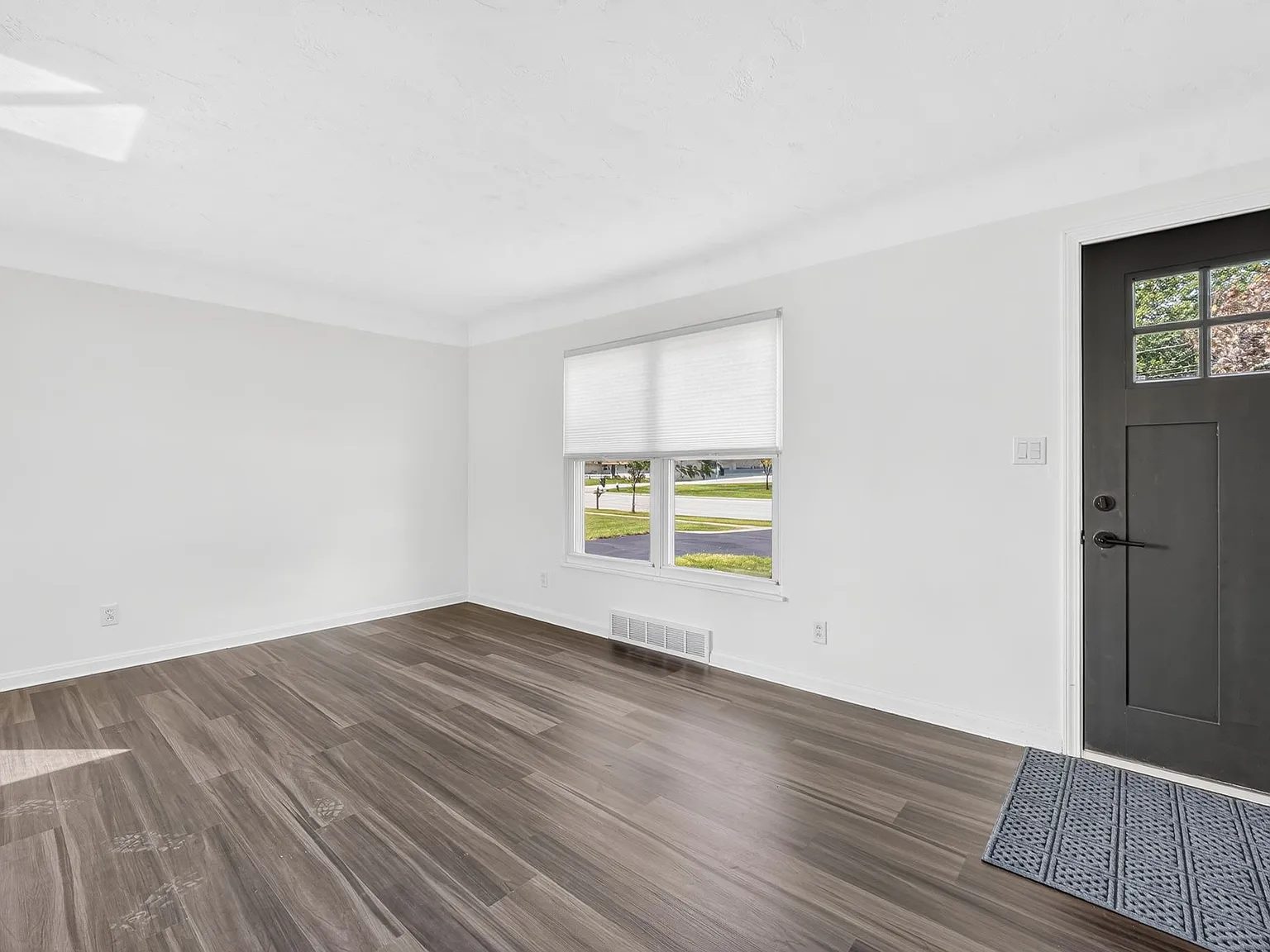 4 bed, 1248 sqft, $2,600 — Photo 4