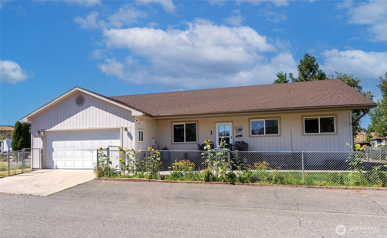 1st image of 702 Shady Lane