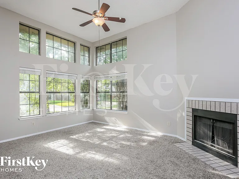 6216 Fairlane Dr — Photo 5