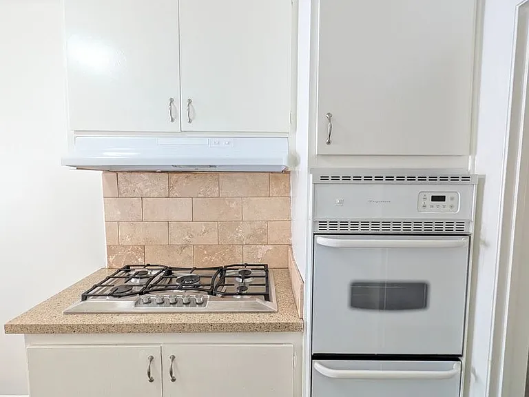 Dickens Garden Apartments — Photo 9