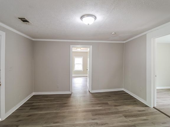 3rd image of 626 Turner St #2