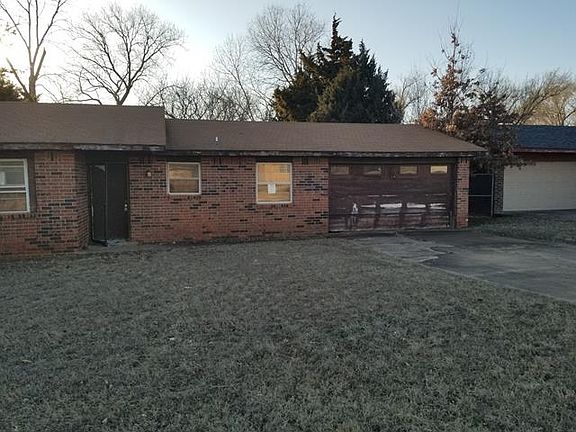 2nd image of 907 Pinebrook Dr