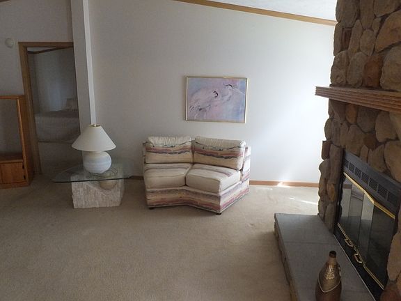 4th image of 8335 Hickory Tree Dr