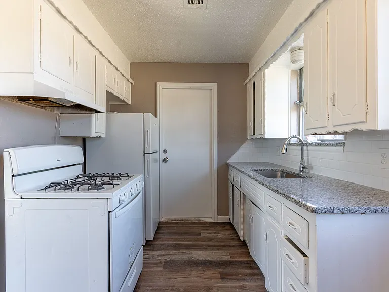 1212 N Janeway Ave — Photo 8