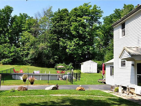 5th image of 411 Peirson Ave