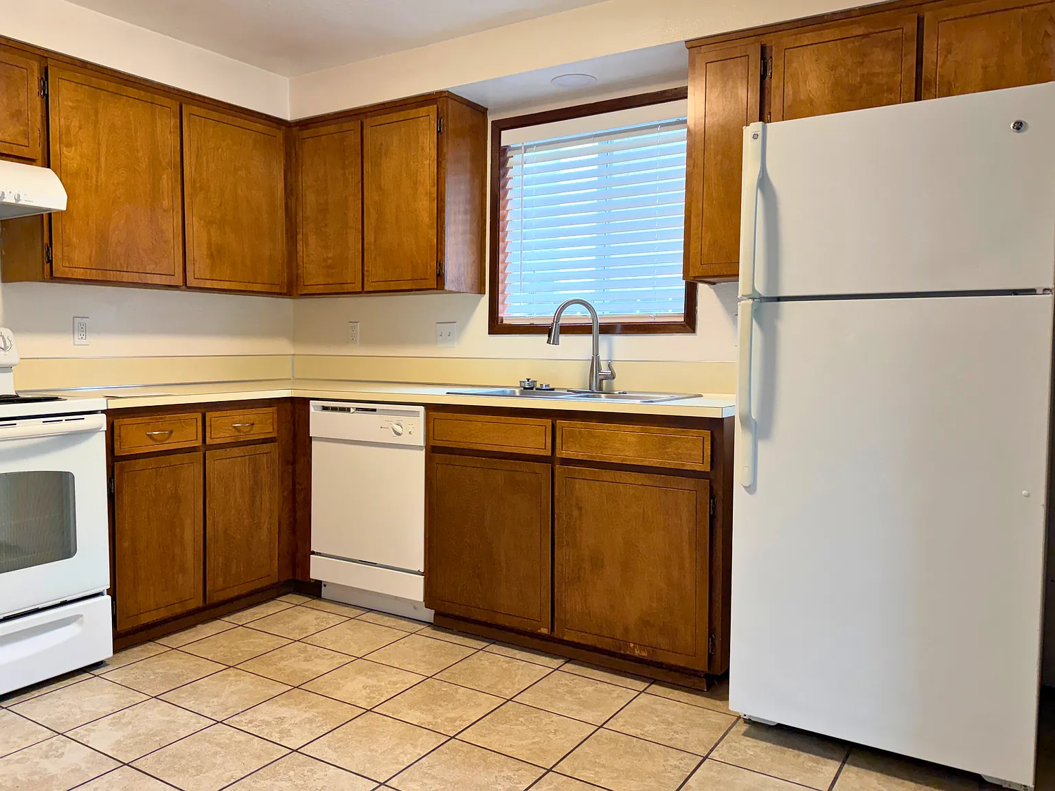 3 bed, 1.5 bath, 1180 sqft, $2,095 — Photo 4