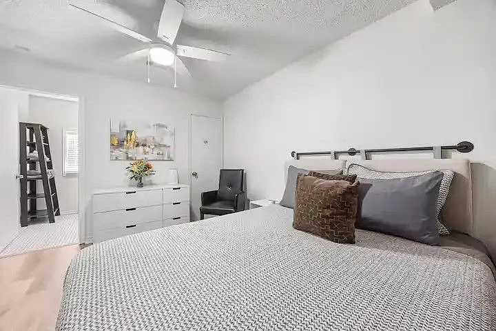 2434 Sharon Street — Photo 11
