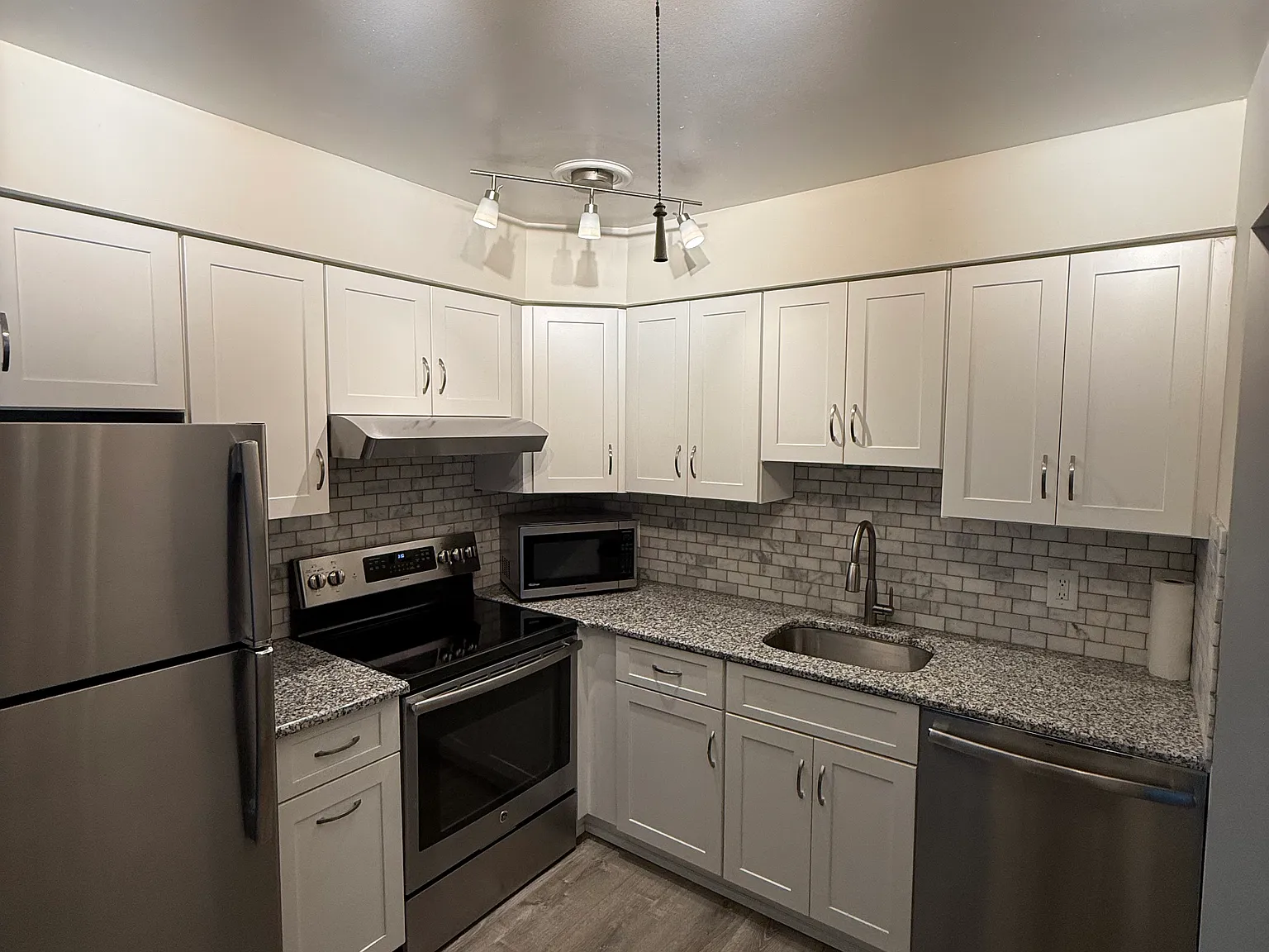 1 bed, 750 sqft, $2,000 — Photo 2