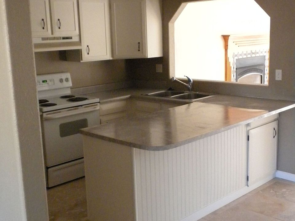 2nd image of 3031 S Laredo Cir