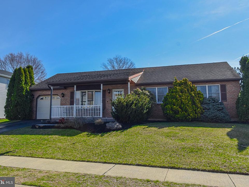 1st image of 205 Rose Ln