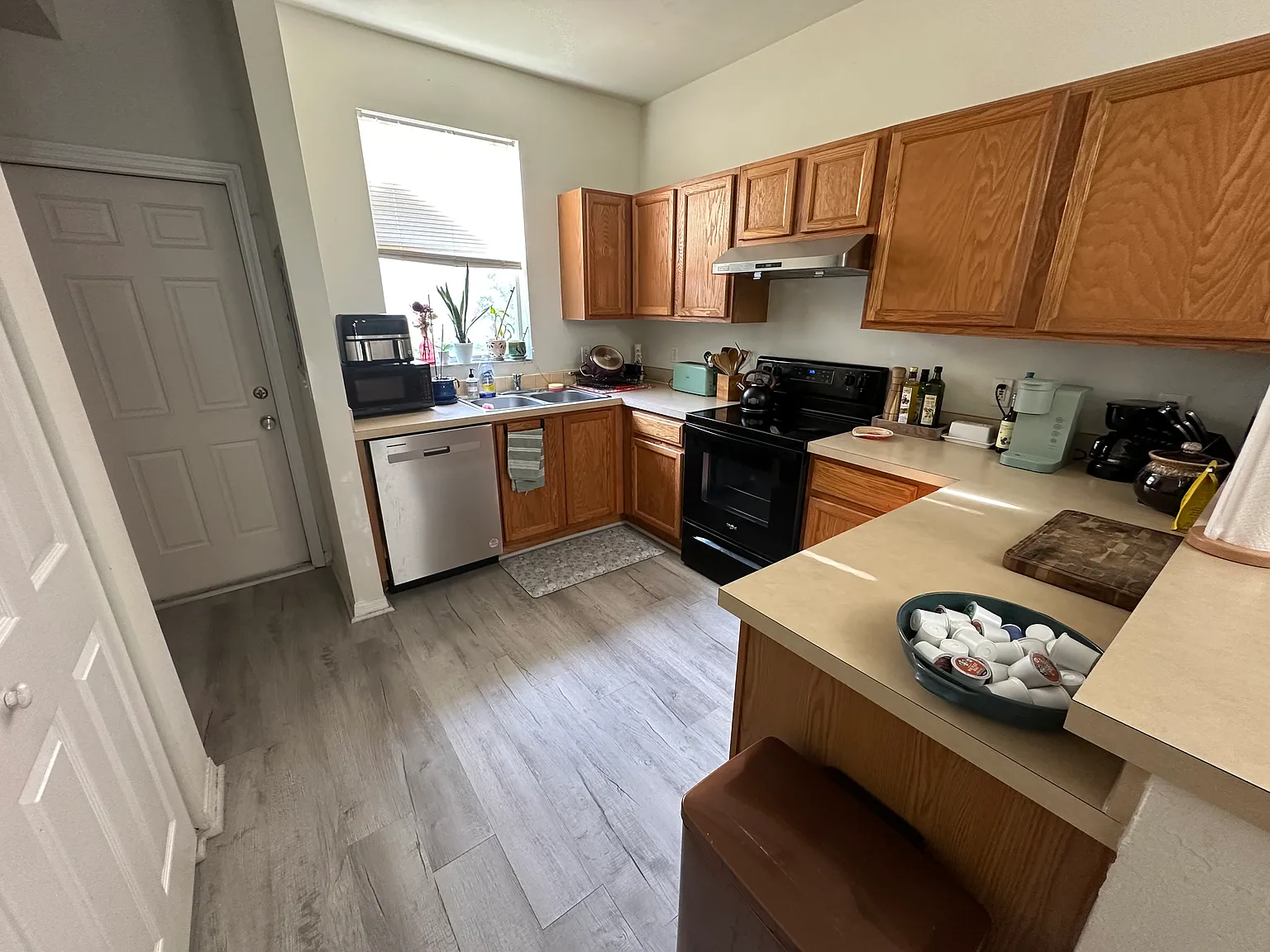 2 bed, 2.5 bath, 1176 sqft, $1,300 — Photo 2
