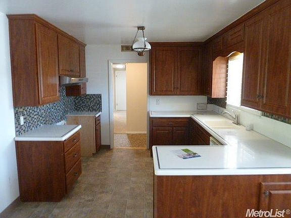 3rd image of 7035 Cromwell Way