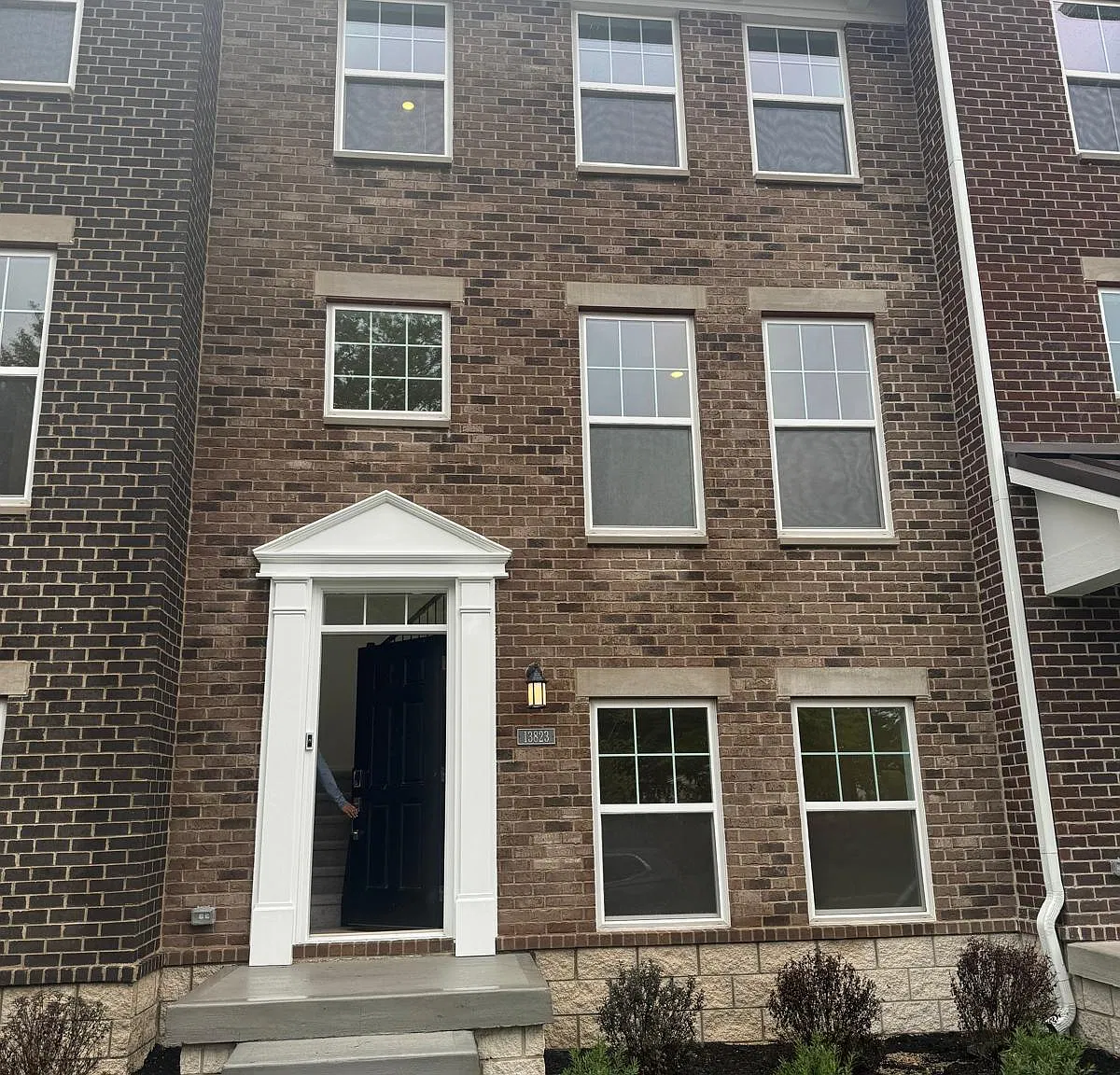 3 bed, 1710 sqft, $2,500 — Photo 1