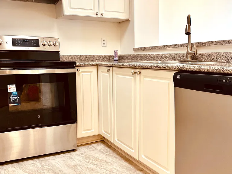 2177 Burnhamthorpe Rd W #1702 — Photo 12