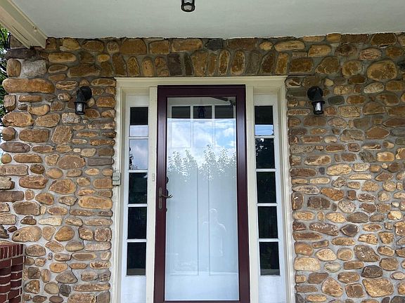 4th image of 509 S Main St