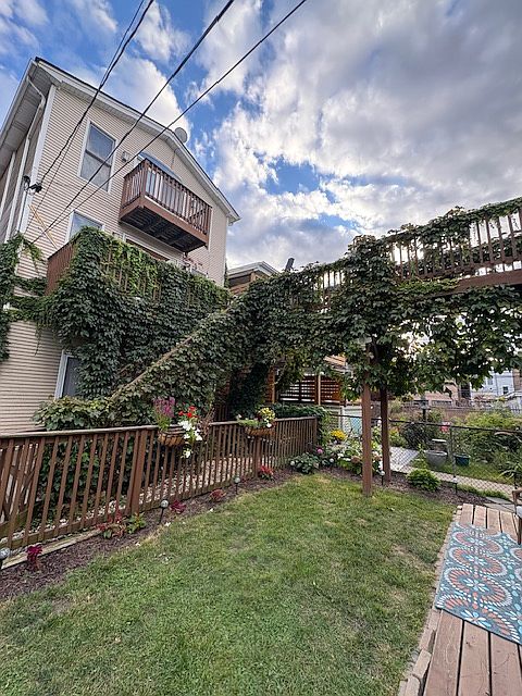 view of yard catwalk and ivy