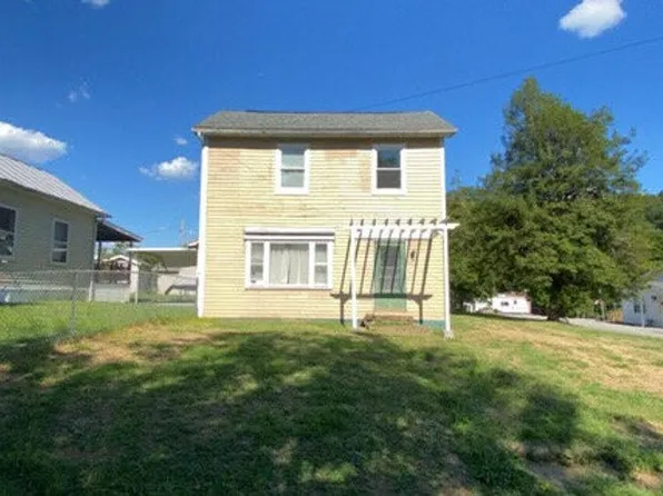 15 Cross Ln, Clarksburg, WV 26301
