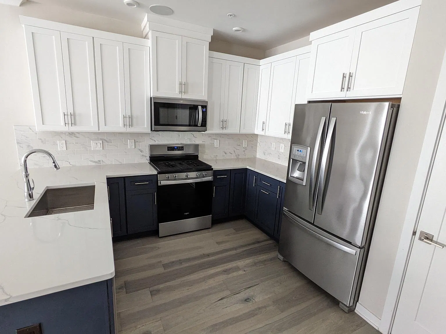 3 bed, 2.5 bath, 1525 sqft, $3,400 — Photo 3