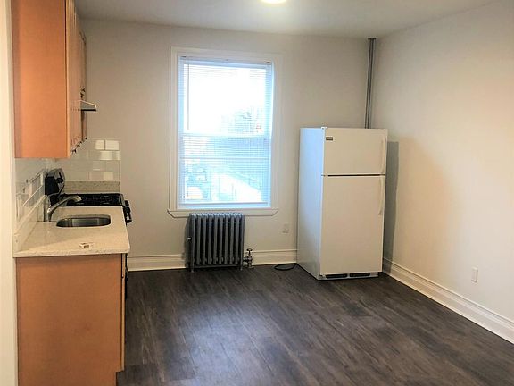 5th image of 1465 Hammersley Ave APT 1R