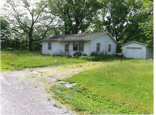 226 E Maple St, Ramsey, IL 62080