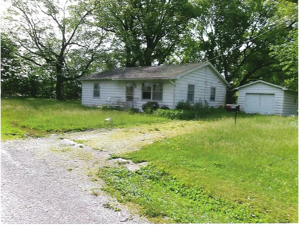 226 E Maple St, Ramsey, IL 62080