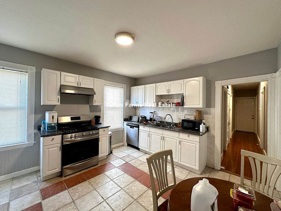 1st image of 9 Taft St #22