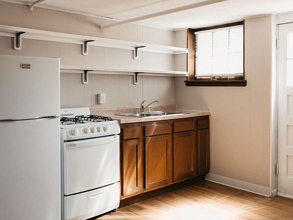 4th image of 2549 Harriet Ave APT B