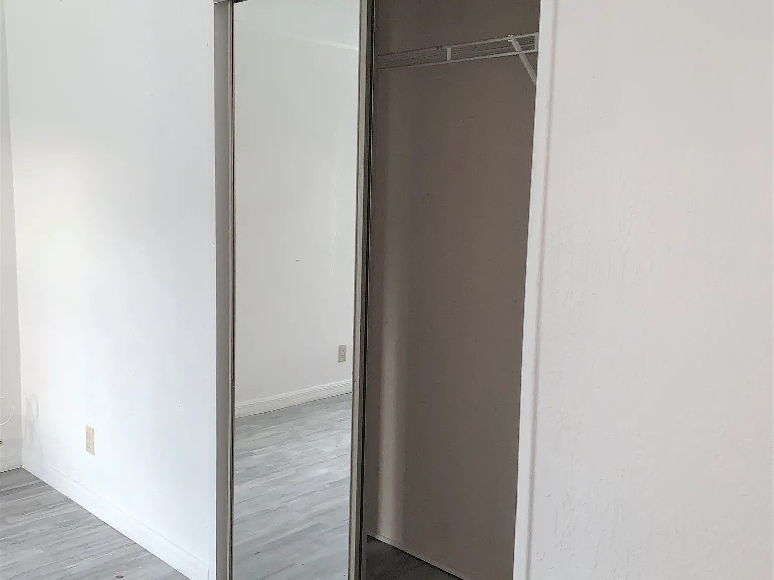 5 bed, 1550 sqft, $950 — Photo 2